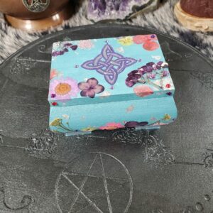 Petite boite fleuri wicca