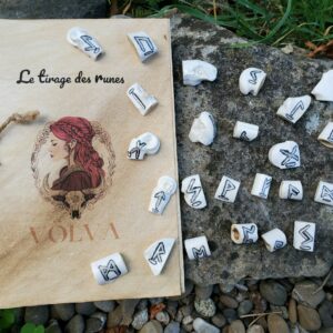 Jeu de runes en os (argentée et noire)