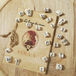 Runes en os teinte noire