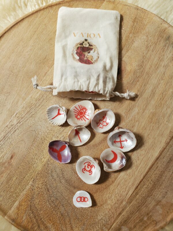 Runes des sorcières sur coquillage - rouge/argenté – Image 2