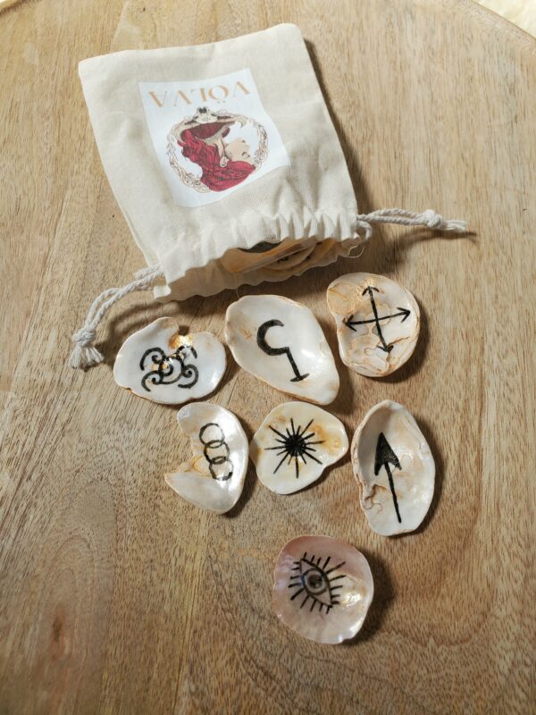 Runes des sorcières sur coquillage - Doré et noir – Image 2