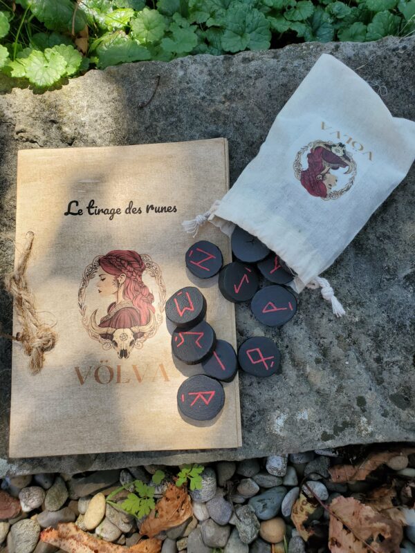 Runes viking noire et rouge mât – Image 4