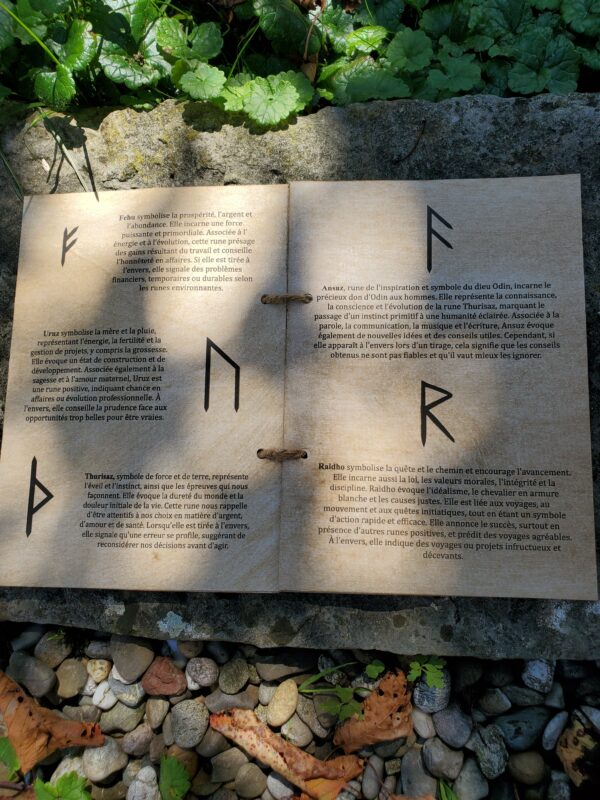 Runes viking noire et rouge mât – Image 7