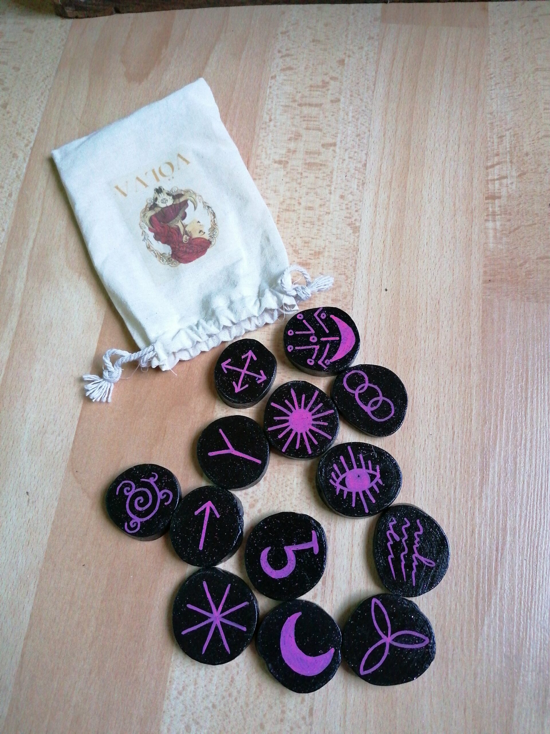 Runes des sorcières noire et rose