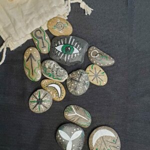Jeu de runes des sorcières en galets