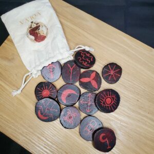Jeu de runes des sorcières noires et rouges