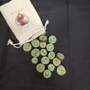 Jeu de runes teinte verte