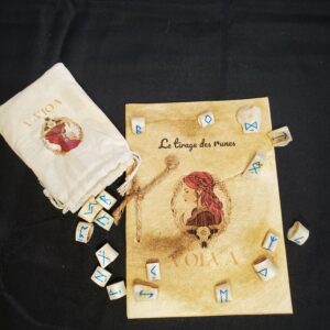 Jeu de runes en os teinte bleu