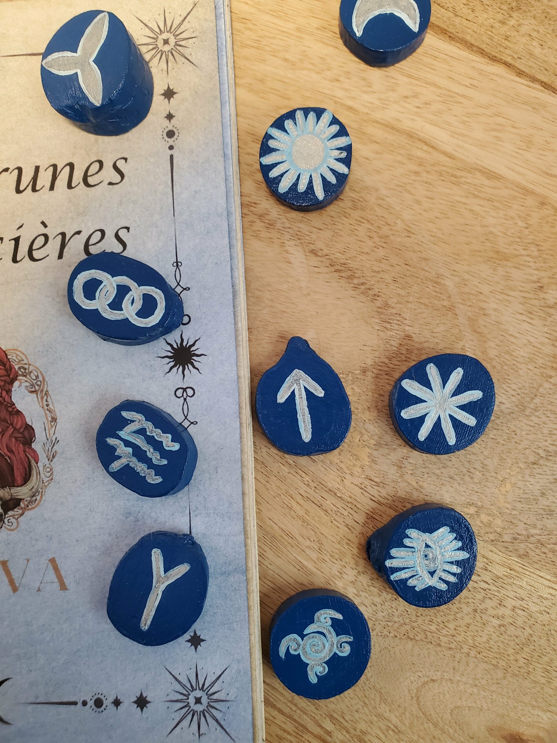 Jeu de runes des sorcières bleu argenté – Image 3