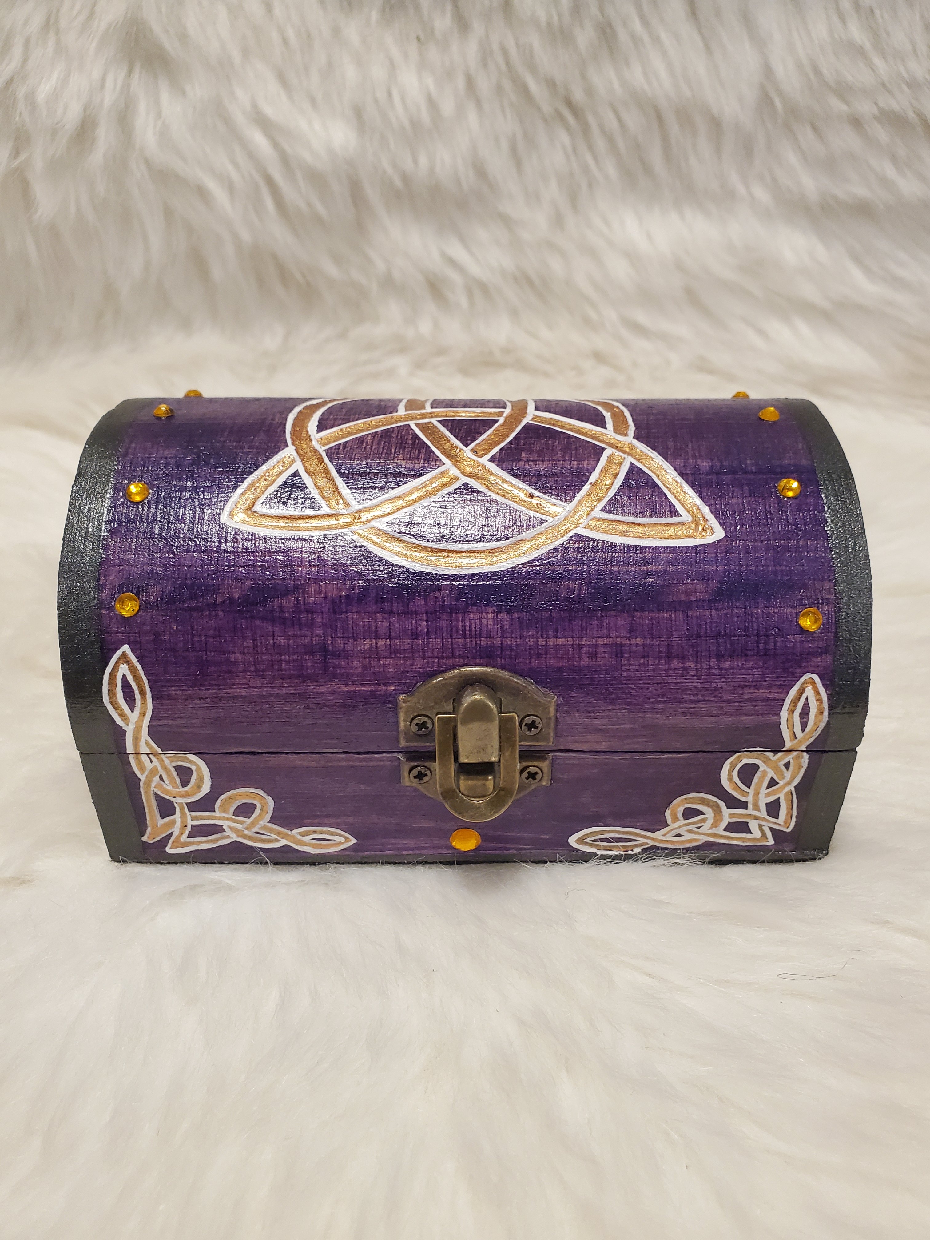 Petite boite de protection "Triquetra "