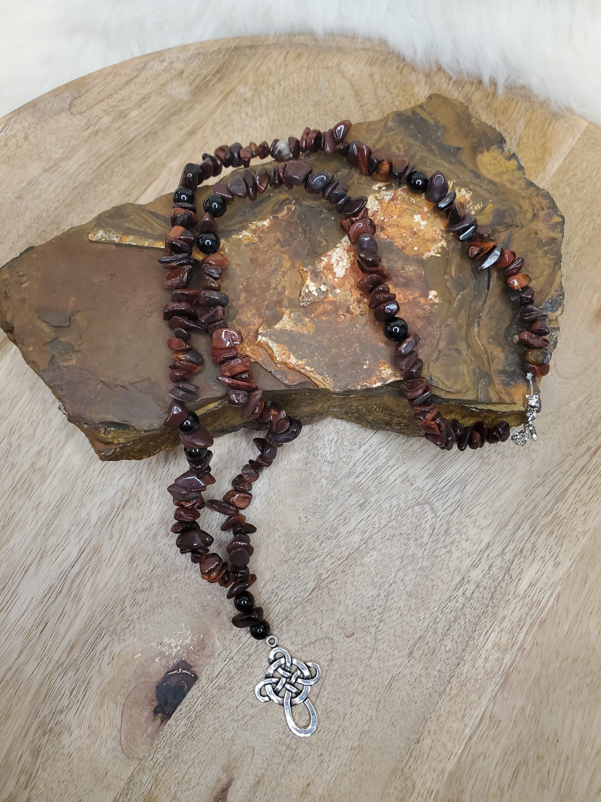 Collier mixte en Œil de Taureau et Tourmaline noire.