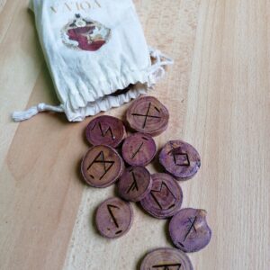 Jeu de runes en bois  rosé