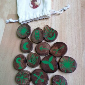 Runes des sorcières naturelles foncées et vertes